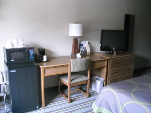 Imagen de la habitación del Hotel Super 8 By Wyndham Hull Street Midlothian / Richmond Area. Foto 7