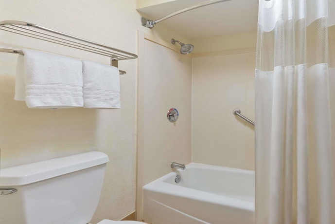 Imagen de la habitación del Hotel Super 8 By Wyndham Huntersville/charlotte Area. Foto 5