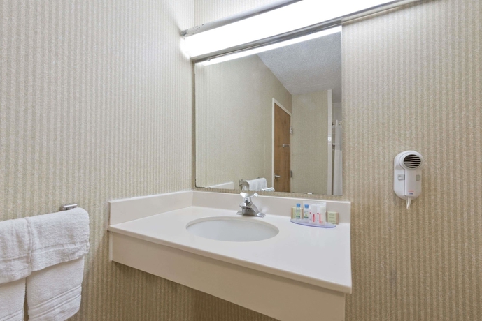Imagen de la habitación del Hotel Super 8 By Wyndham Huntersville/charlotte Area. Foto 6