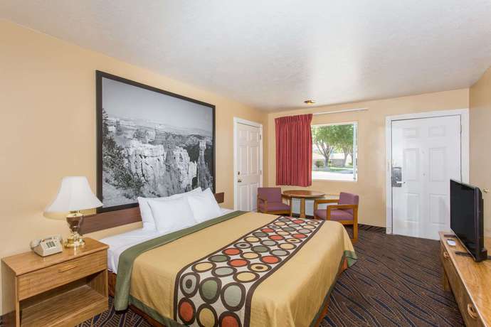 Imagen de la habitación del Hotel Super 8 By Wyndham Hurricane Zion National Park. Foto 5