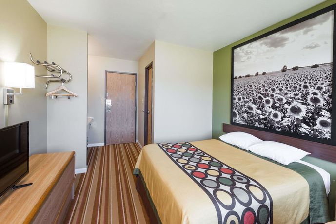 Imagen de la habitación del Hotel Super 8 By Wyndham Independence. Foto 6