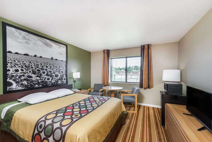 Imagen de la habitación del Hotel Super 8 By Wyndham Independence. Foto 7