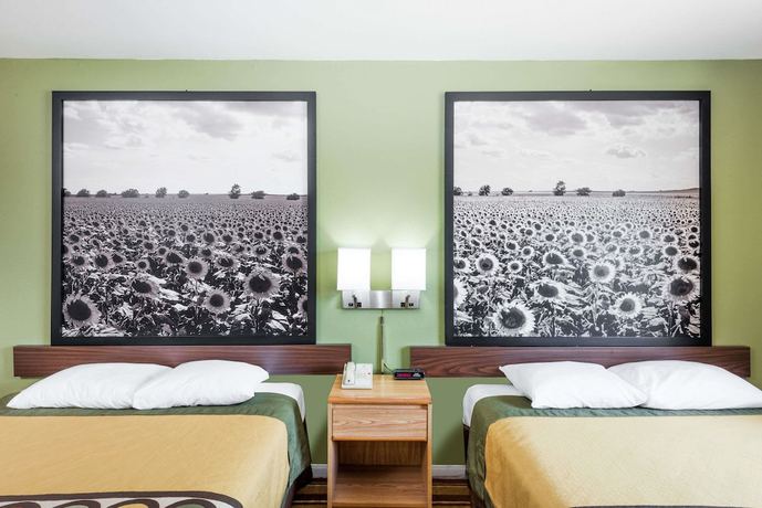 Imagen de la habitación del Hotel Super 8 By Wyndham Independence. Foto 8