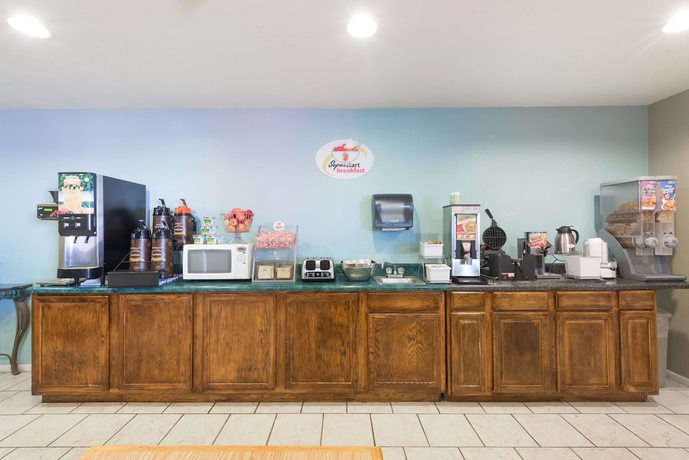 Imagen del bar/restaurante del Hotel Super 8 By Wyndham Independence. Foto 2