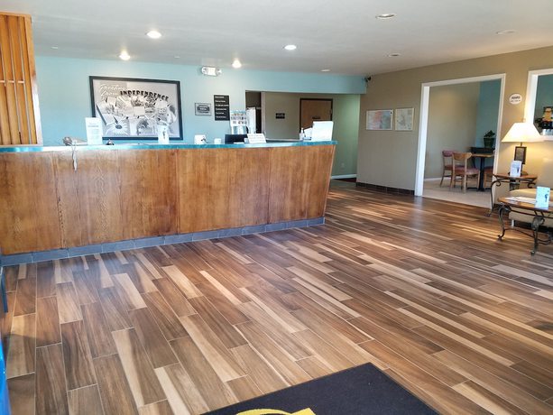 Imagen de los interiores del Hotel Super 8 By Wyndham Independence. Foto 17