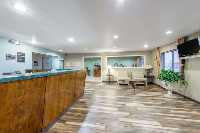 Imagen de los interiores del Hotel Super 8 By Wyndham Independence. Foto 18