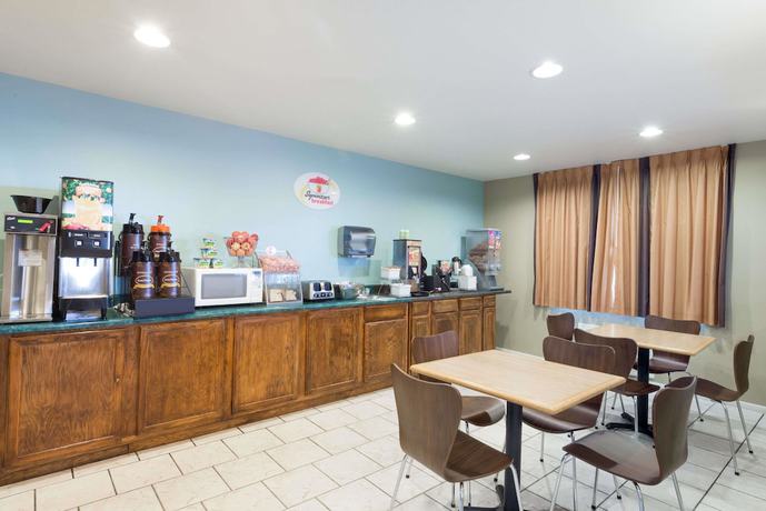 Imagen del bar/restaurante del Hotel Super 8 By Wyndham Independence. Foto 3