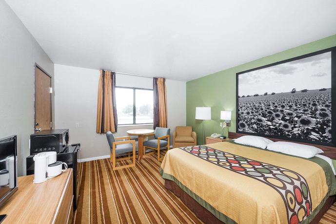 Imagen de la habitación del Hotel Super 8 By Wyndham Independence. Foto 11