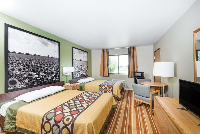 Imagen de la habitación del Hotel Super 8 By Wyndham Independence. Foto 13