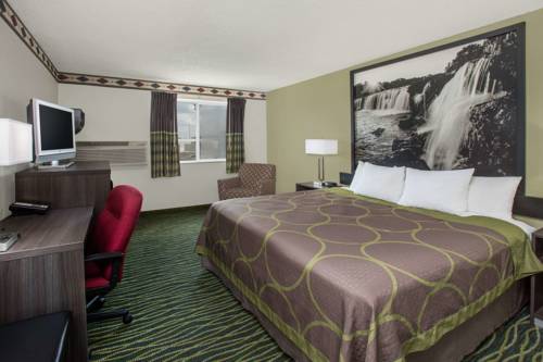 Imagen de la habitación del Hotel Super 8 By Wyndham Independence Kansas City. Foto 11