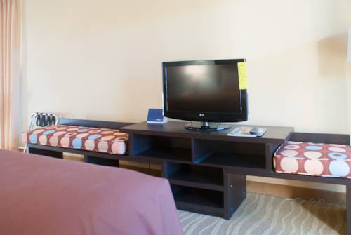 Imagen de la habitación del Hotel Super 8 By Wyndham Indio. Foto 8