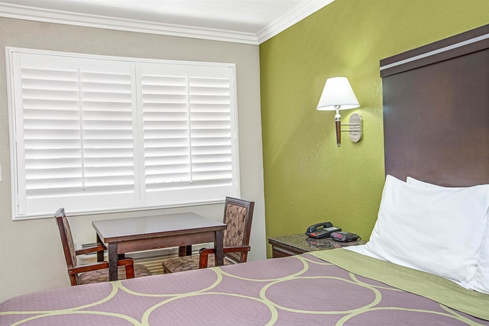 Imagen de la habitación del Hotel Super 8 By Wyndham Inglewood/lax/la Airport. Foto 8