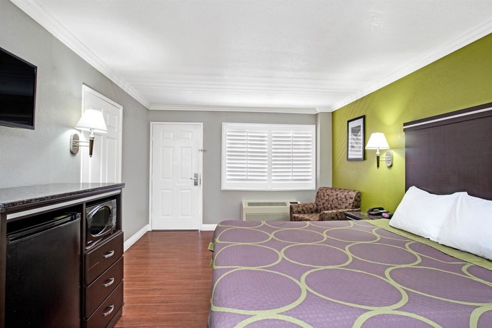 Imagen de la habitación del Hotel Super 8 By Wyndham Inglewood/lax/la Airport. Foto 9
