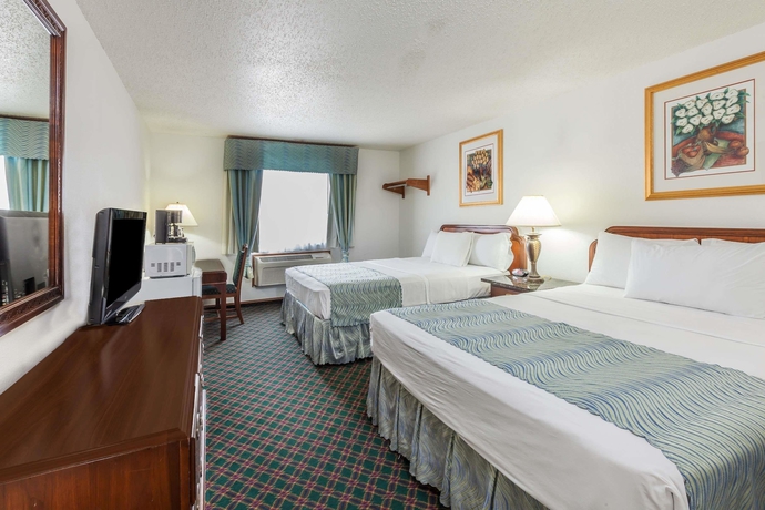 Imagen de la habitación del Hotel Super 8 By Wyndham Irving Dfw Airport/south. Foto 5
