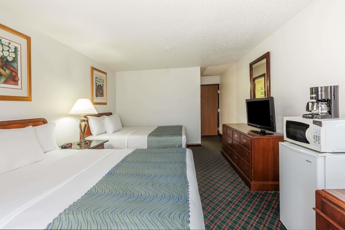 Imagen de la habitación del Hotel Super 8 By Wyndham Irving Dfw Airport/south. Foto 6