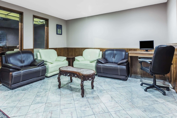 Imagen de los interiores del Hotel Super 8 By Wyndham Irving Dfw Airport/south. Foto 10