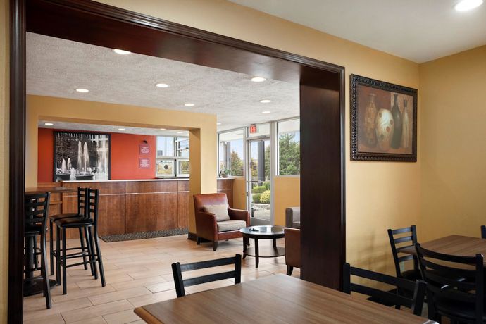 Imagen de los interiores del Hotel Super 8 By Wyndham Jackson. Foto 19