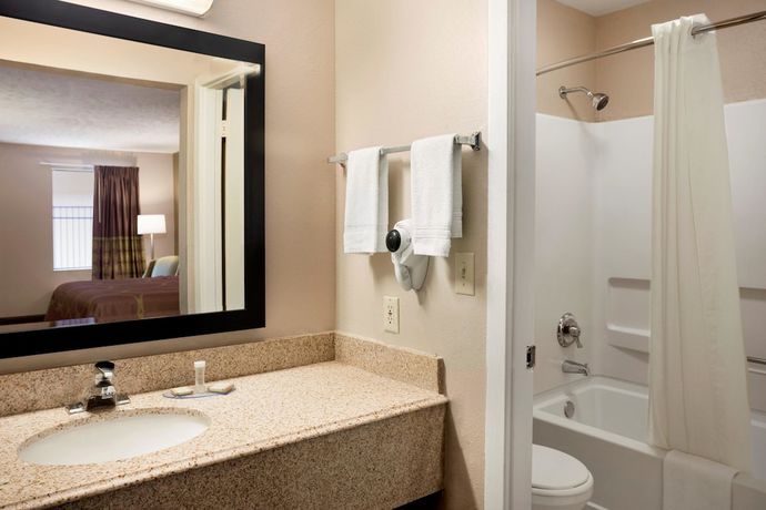 Imagen de la habitación del Hotel Super 8 By Wyndham Jackson. Foto 9