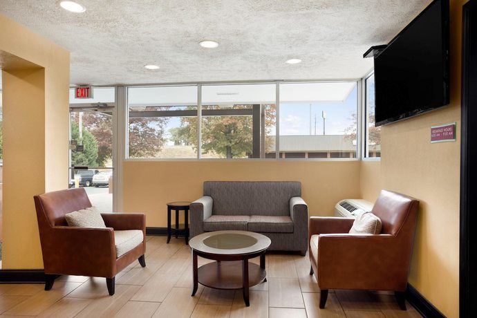 Imagen de los interiores del Hotel Super 8 By Wyndham Jackson. Foto 20