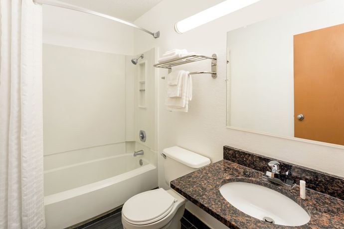 Imagen de la habitación del Hotel Super 8 By Wyndham Janesville. Foto 10