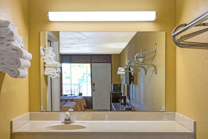 Imagen de la habitación del Hotel Super 8 By Wyndham Jessup/baltimore Area. Foto 9