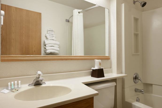 Imagen de la habitación del Hotel Super 8 By Wyndham Johnstown. Foto 6