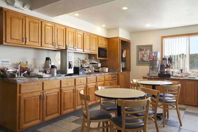 Imagen del bar/restaurante del Hotel Super 8 By Wyndham Johnstown. Foto 2