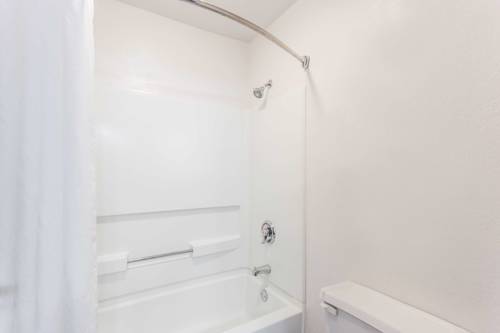 Imagen de la habitación del Hotel Super 8 By Wyndham Joliet I-55 N/chicago. Foto 5