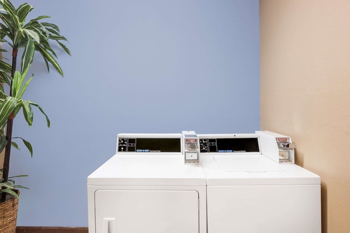 Imagen de los interiores del Hotel Super 8 By Wyndham Jonesboro. Foto 18