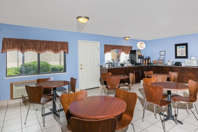 Imagen del bar/restaurante del Hotel Super 8 By Wyndham Jonesboro. Foto 5