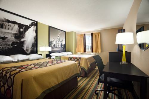Imagen de la habitación del Hotel Super 8 By Wyndham Joplin. Foto 6