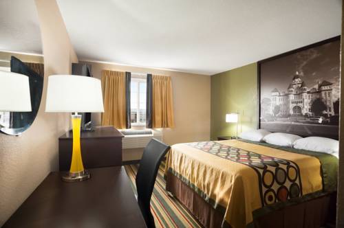 Imagen de la habitación del Hotel Super 8 By Wyndham Joplin. Foto 7