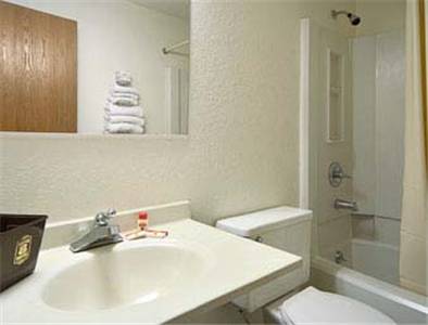 Imagen de la habitación del Hotel Super 8 By Wyndham Kalamazoo. Foto 3