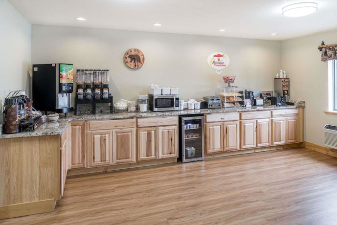 Imagen de los interiores del Hotel Super 8 By Wyndham Kalispell Glacier National Park. Foto 16