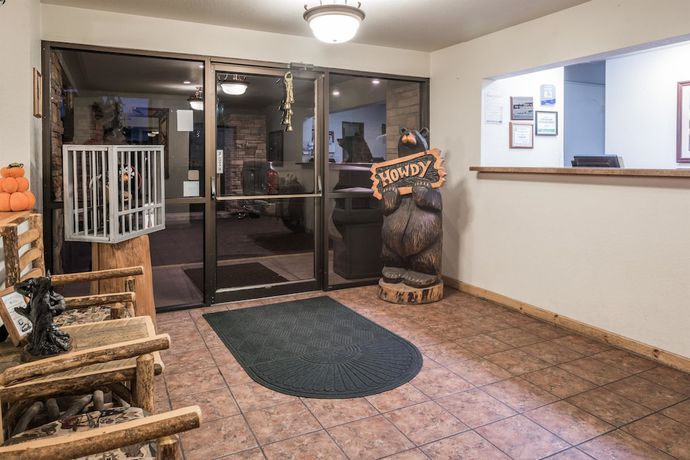 Imagen de los interiores del Hotel Super 8 By Wyndham Kalispell Glacier National Park. Foto 18
