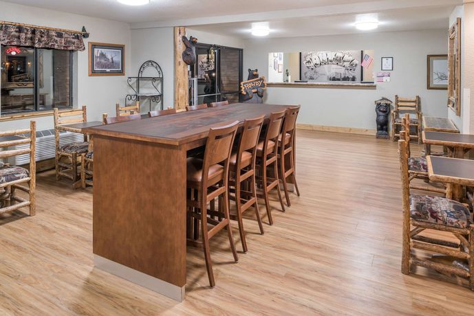 Imagen del bar/restaurante del Hotel Super 8 By Wyndham Kalispell Glacier National Park. Foto 5