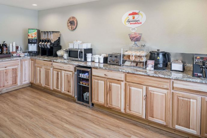 Imagen del bar/restaurante del Hotel Super 8 By Wyndham Kalispell Glacier National Park. Foto 6