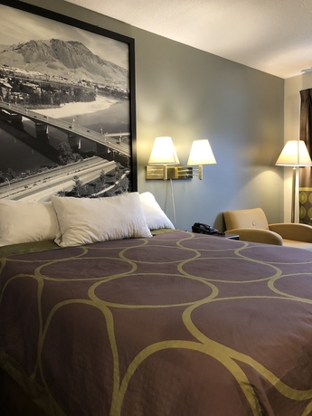 Imagen de la habitación del Hotel Super 8 By Wyndham Kamloops East. Foto 5