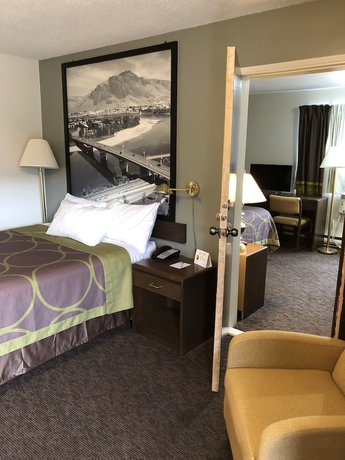 Imagen de la habitación del Hotel Super 8 By Wyndham Kamloops East. Foto 7