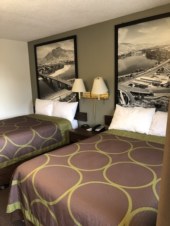 Imagen de la habitación del Hotel Super 8 By Wyndham Kamloops East. Foto 8