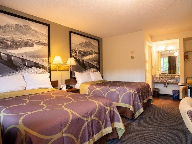 Imagen de la habitación del Hotel Super 8 By Wyndham Kamloops East. Foto 9
