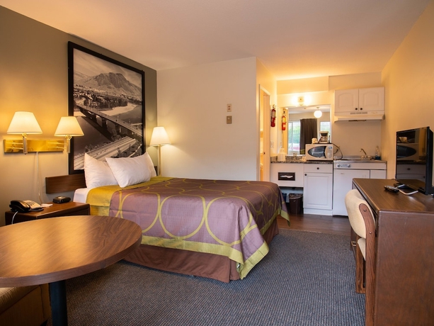 Imagen de la habitación del Hotel Super 8 By Wyndham Kamloops East. Foto 10