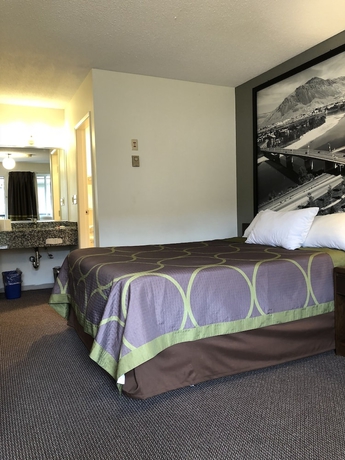 Imagen de la habitación del Hotel Super 8 By Wyndham Kamloops East. Foto 14