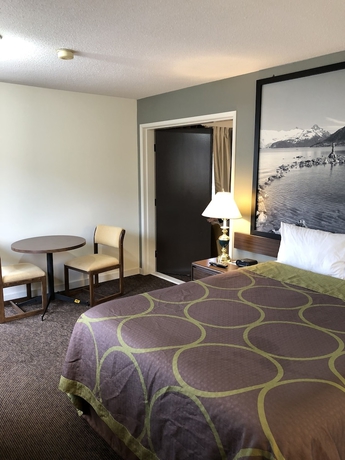 Imagen de la habitación del Hotel Super 8 By Wyndham Kamloops East. Foto 15