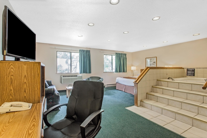 Imagen de la habitación del Hotel Super 8 By Wyndham Kamloops On The Hill. Foto 4