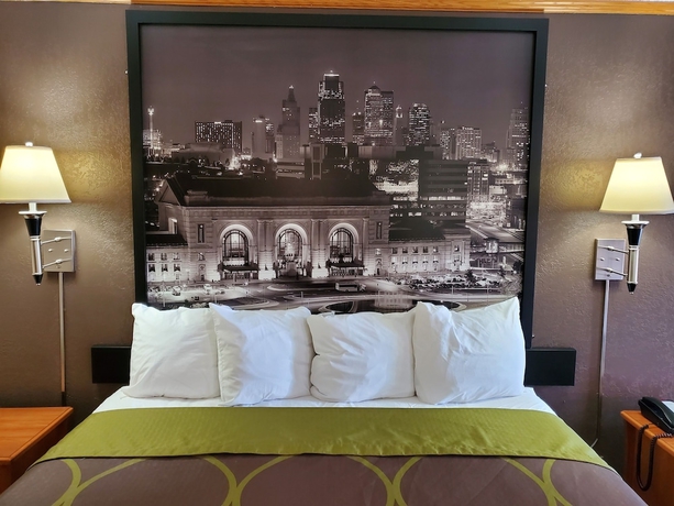 Imagen de la habitación del Hotel Super 8 By Wyndham Kansas City Airport North. Foto 12