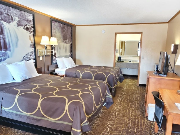 Imagen de la habitación del Hotel Super 8 By Wyndham Kansas City Airport North. Foto 13