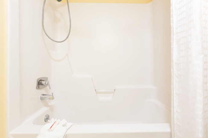 Imagen de la habitación del Hotel Super 8 By Wyndham Kansas City Airport North. Foto 16