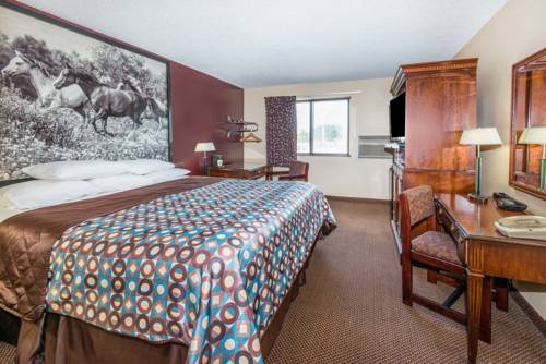 Imagen de la habitación del Hotel Super 8 By Wyndham Kansas City At Barry Road/airport. Foto 2