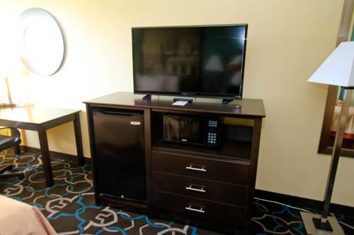 Imagen de la habitación del Hotel Super 8 By Wyndham Kansas City. Foto 5